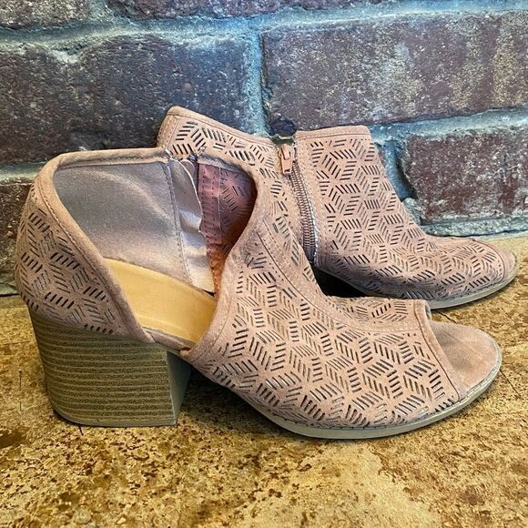 QUPID‎ rose Taupe Half d'Orasy Peep Toe side zip laser cut Perforated Booties - Picture 6 of 7
